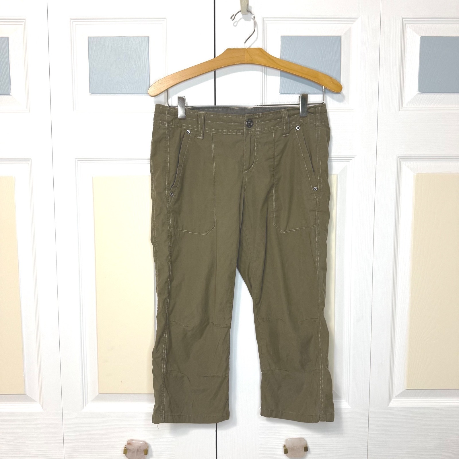 Kuhl Womens Size 4 Olive Green Outdoor Hiking Capris Pants Embroidered Floral